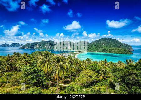 Verde isola tropicale Foto Stock