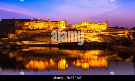 Amer Fort di notte al crepuscolo, Jaipur Foto Stock