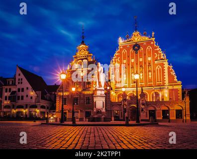 Riga Piazza del Municipio di notte, Lettonia Foto Stock