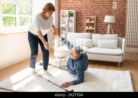 Rischio di scivolamento e caduta Foto Stock