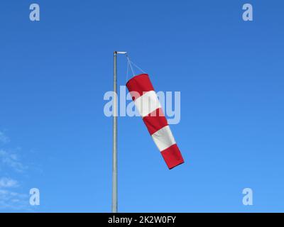 segnale di sicurezza indicatore vento rosso e bianco Foto Stock