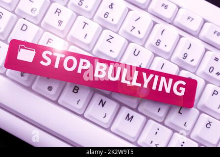 Segno di scrittura della mano Stop bullismo. Concetto di business combattere ed eliminare questo comportamento aggressivo inaccettabile Browsing Online Transaction History, creando file system organizzato Foto Stock