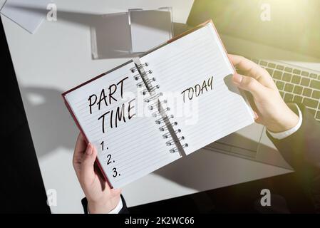 Didascalia concettuale part-time. Business concept Un lavoro o un lavoro che non è permanente, ma in grado di svolgere bene la persona che fornisce la presentazione che mostra le più recenti strategie aziendali. Foto Stock