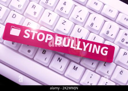 Segno di scrittura della mano Stop bullismo. Concetto di business combattere ed eliminare questo comportamento aggressivo inaccettabile Browsing Online Transaction History, creando file system organizzato Foto Stock