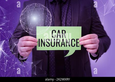 Didascalia di testo che presenta l'assicurazione auto. Parola scritta sulla copertura degli incidenti Politica completa veicolo a motore Guaranty uomo d'affari in tuta carta rappresenta il pensiero globale innovativo. Foto Stock