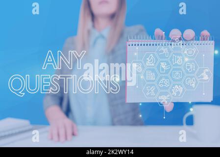 Scrittura di testo visualizzato qualsiasi domanda. Approccio aziendale clueless vuota faccia inchiesta dispute Probes problemi Riddles Lady premendo schermo del telefono cellulare che mostra la tecnologia futuristica Foto Stock