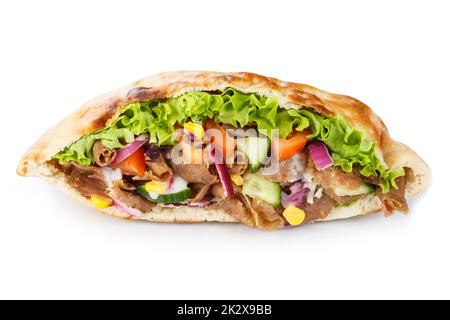 dÃ¶ner Kebab Doner Kebap fast food in pane piatto isolato su uno sfondo bianco Foto Stock