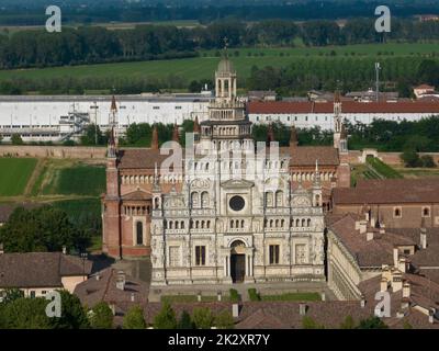 Splendida vista della Certosa di Pavia in primo piano nelle giornate di sole Foto Stock