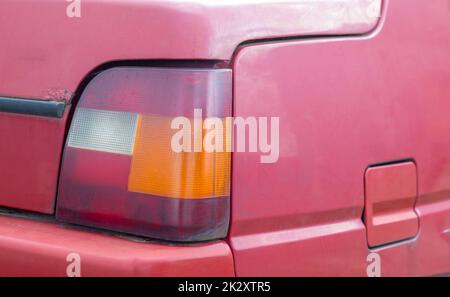 Luci di emergenza lato posteriore auto sera, luci di stop della parte  posteriore della vettura, luci di emergenza auto sulla strada ingorgo Foto  stock - Alamy