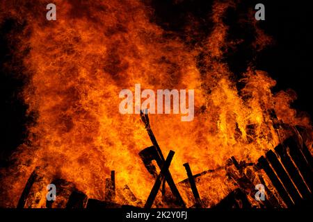 Fuoco fiamme sfondo. Fiamme calde rosse di fuoco Foto Stock