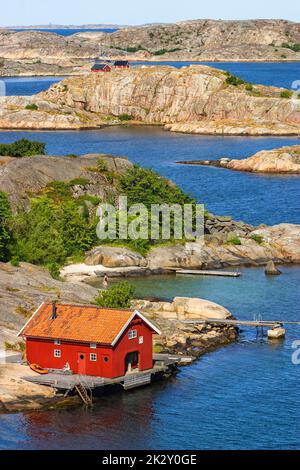 Bella vista sull'arcipelago svedese in estate Foto Stock