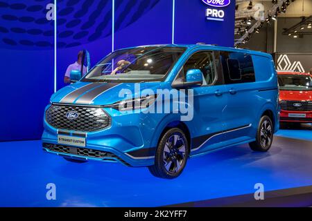 Ford e-Transit Custom furgone completamente elettrico presentato al Salone di Hannover IAA Transportation Motor Show. Germania - 20 settembre 2022 Foto Stock