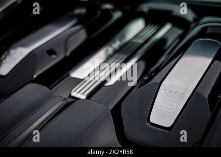 Chantilly, Francia. 23rd Set, 2022. Bugatti W16 Mistral durante la 6th edizione del Chantilly Arts & Elegance - Richard Mille al Domaine du Château de Chantilly, dal 24 al 25 settembre 2025, a Chantilly, Francia - Foto Julien Delfosse / DPPI Credit: DPPI Media/Alamy Live News Foto Stock