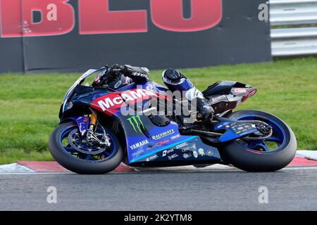 Chester, Regno Unito. 23 set 2022 Tarran Mackenzie (McAMS Yamaha) visto in azione durante il Bennets British Superbikes Round 9 (pratica) a Oulton Park Chester Inghilterra il 23 2022 settembre GS.Media / Alamy Live News Foto Stock