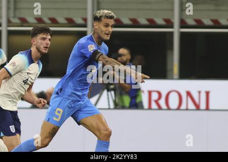 Milano, Italia. 23rd Set, 2022. Gianluca Scamacca d'Italia gesta durante Italia vs Inghilterra, 5° giorno della Nations League gruppo 3 2022-23, partita allo stadio Giuseppe Meazza - San Siro di Milano (MI), Italia, il 23 settembre 2022. Credit: Live Media Publishing Group/Alamy Live News Foto Stock