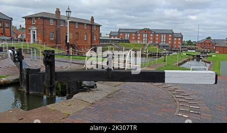 Blocca il volo al porto di Ellesmere, dove il canale Shropshire Union incontra il canale delle navi di Manchester, il National Waterways Museum, South Pier Rd, Cheshire, Regno Unito Foto Stock