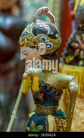 Burattini, teatro tradizionale Vajang Golek. Wayang golek e' una delle tradizionali arti marionette Sundanesi di Giava Occidentale, Indonesia. Foto Stock