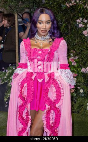 Munroe Bergdorf partecipa alla prima mondiale di 'Bridgerton' Stagione 2 alla Tate Modern quando: 22 Mar 2022 Credit: Phil Lewis/WENN Foto Stock