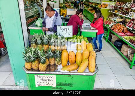 Bogotà Colombia, Chapinero Norte Carrera 11, negozi, aziende, negozi, mercati, vendita, acquisto, prodotti stan Foto Stock