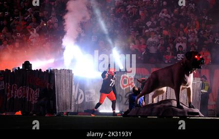 Jedrick Wills Jr. 22nd Set, 2022. 71 durante la partita dei Pittsburgh Steelers contro Cleveland Browns a Cleveland, Ohio, al First Energy Stadium. Jason Pohuski/CSM/Alamy Live News Foto Stock