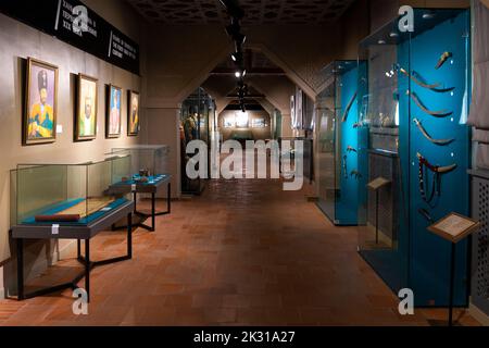 KHIVA, UZBEKISTAN - 07 SETTEMBRE 2022: Esposizione Museo della storia del Khorezm Khanato nell'antico palazzo del Nurillaboy Foto Stock