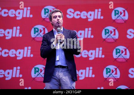 Roma, Italia. 23rd Set, 2022. Andrea Orlando, Ministro del lavoro, interviene sul palco durante l'evento finale della campagna elettorale per le elezioni politiche del 25 settembre in Italia. Credit: SOPA Images Limited/Alamy Live News Foto Stock