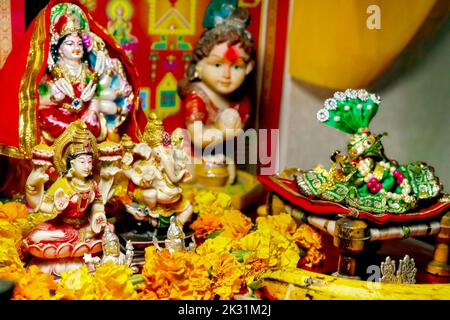 Il Signore Ganesha e la Dea Laxmi - religione indù e celebrazione indiana del festival Diwali. Messa a fuoco selettiva Foto Stock