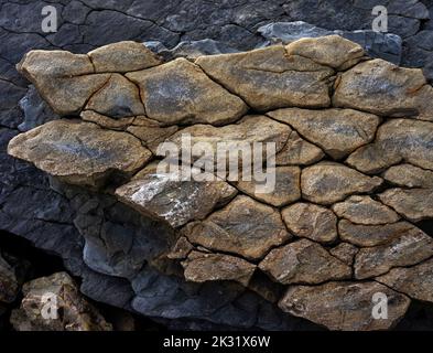 Vista ravvicinata di una formazione rocciosa impilata. Foto Stock