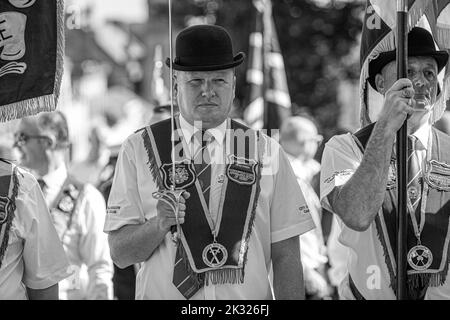 13 agosto 2022, Londonderry , la East Bank Protestant Boys Flute Band che partecipa all'annuale sollievo della sfilata di Derry. Foto Stock