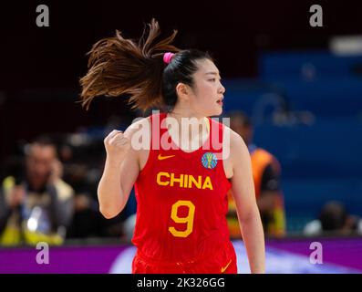 Sydney, Australia. 24th Set, 2022. Li Meng of China reagisce durante una partita di Gruppo A contro gli Stati Uniti alla FIBA Women's Basketball World Cup 2022 a Sydney, Australia, 24 settembre 2022. Credit: HU Jingchen/Xinhua/Alamy Live News Foto Stock