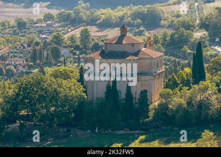 Veduta aerea della Chiesa del Santissimo Crocifisso, Todi, Perugia, Italia Foto Stock