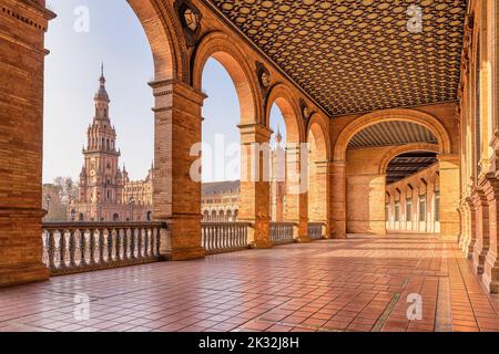 Vista panoramica di Plaza de España, Siviglia/Spagna, nota anche come la città di Teed sul pianeta Naboo/Guerre Stellari Foto Stock