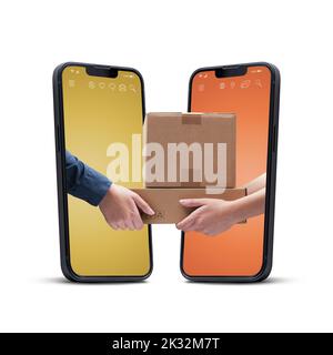 Corriere espresso che consegna pacchi a un cliente, due smartphone uno di fronte all'altro, concetto di shopping online e servizio di consegna Foto Stock