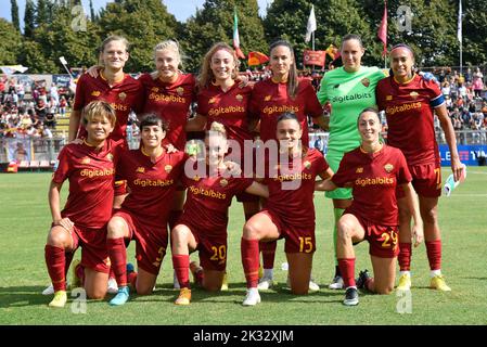 Roma, Italia. 24th Set, 2022. COME squadra di Roma durante il Campionato Italiano di Calcio una partita di Donne 2022/2023 tra LE DONNE di Roma vs Fiorentina Femminile allo stadio tre Fontane il 24 settembre 2022. Credit: Independent Photo Agency/Alamy Live News Foto Stock