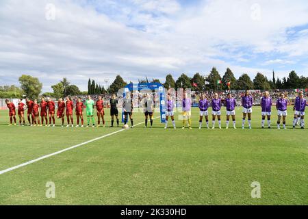 Roma, Italia. 24th Set, 2022. Line up durante il Campionato Italiano di Calcio a Women 2022/2023 match tra AS Roma Women vs Fiorentina Femminile allo stadio tre Fontane il 24 settembre 2022. Credit: Independent Photo Agency/Alamy Live News Foto Stock