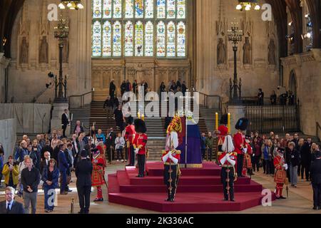 Regina Elisabetta II - si trova nello Stato di Westminster Hall Londra. REGNO UNITO. 14-19 settembre 2022 Foto: ©Phil Crow 2022 Foto Stock