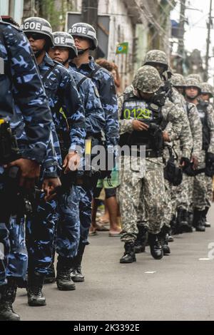 Salvador, Bahia, Brasile - 02 luglio 2015: Il personale militare è visto durante la sfilata di indipendenza di Bahia nel quartiere di Lapinha in Salvador. Foto Stock