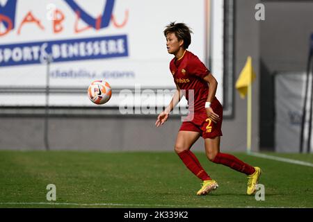 Roma, Italia. 24th Set, 2022. Moeka Minami (AS Roma Women) durante il Campionato Italiano di Calcio una partita femminile 2022/2023 tra AS Roma Women vs Fiorentina Femminile allo stadio tre Fontane il 24 settembre 2022. Credit: Independent Photo Agency/Alamy Live News Foto Stock