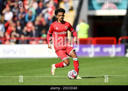 Walsall, Regno Unito. 24th Set, 2022. Jacob Maddox di Walsall in azione. EFL Skybet Football League Two match, Walsall contro Tranmere Rovers al Poundland Bescot Stadium di Walsall, West Midlands, sabato 24th settembre 2022. Questa immagine può essere utilizzata solo per scopi editoriali. Solo per uso editoriale, licenza richiesta per uso commerciale. Nessun uso in scommesse, giochi o un singolo club / campionato / giocatore publications.pic di Chris Stading / Andrew Orchard sport fotografia / Alamy Live News Credit: Andrew Orchard sport fotografia / Alamy Live News Foto Stock