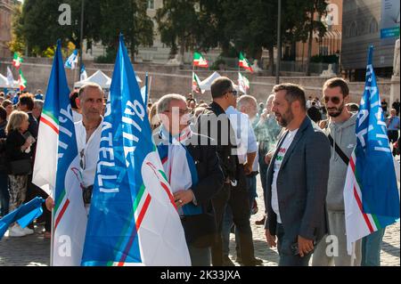 Roma, Italia 22/09/2022: 'Insieme per Italia', coalizione di destra chiusura della campagna elettorale per le elezioni generali italiane. Piazza del Popolo. © Andrea Sabbadini Foto Stock