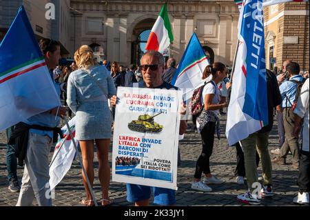 Roma, Italia 22/09/2022: 'Insieme per Italia', coalizione di destra chiusura della campagna elettorale per le elezioni generali italiane. Piazza del Popolo. © Andrea Sabbadini Foto Stock