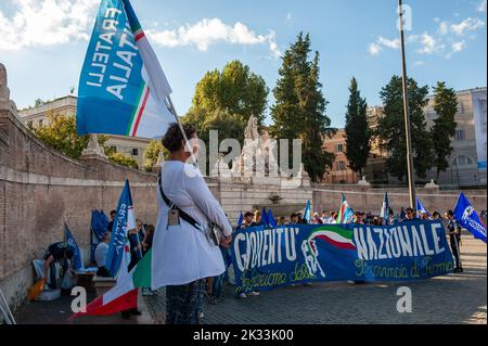 Roma, Italia 22/09/2022: 'Insieme per Italia', coalizione di destra chiusura della campagna elettorale per le elezioni generali italiane. Piazza del Popolo. © Andrea Sabbadini Foto Stock