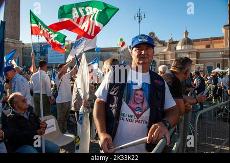 Roma, Italia 22/09/2022: 'Insieme per Italia', coalizione di destra chiusura della campagna elettorale per le elezioni generali italiane. Piazza del Popolo. © Andrea Sabbadini Foto Stock