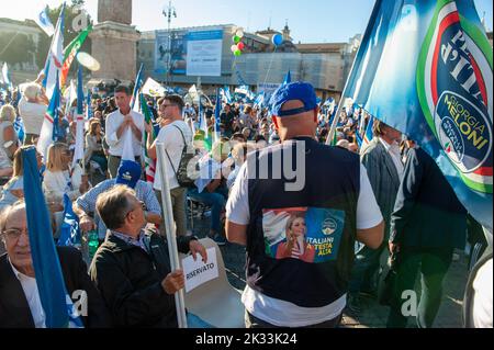 Roma, Italia 22/09/2022: 'Insieme per Italia', coalizione di destra chiusura della campagna elettorale per le elezioni generali italiane. Piazza del Popolo. © Andrea Sabbadini Foto Stock