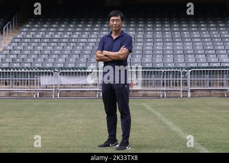 Ritratto del Commissario dello Sport Yeung Tak-keung, allo stadio HK di so Kon po. 16SEP22 SCMP / Jonathan Wong Foto Stock