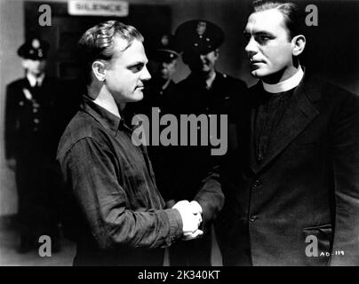 JAMES CAGNEY e PAT o'BRIEN con guardie penitenziarie in ANGELI CON VOLTI SPORCHI 1938 regista MICHAEL CURTIZ storia Rowland Brown musica Max Steiner Warner Bros. Foto Stock