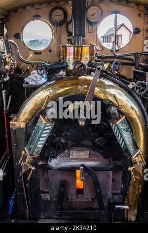 Porthmadog, Galles del Nord, Regno Unito. 24th Set, 2022. Il sole splese su Porthmadog nel Galles del Nord oggi alla ferrovia a scartamento ridotto Blaeneau Ffestiniog. Il motore a scartamento ridotto 'Blanche' attende a Porthmadog per il suo prossimo viaggio sulla ferrovia Blaenau Ffestiniog. Credit: AG News/Alamy Live News Foto Stock