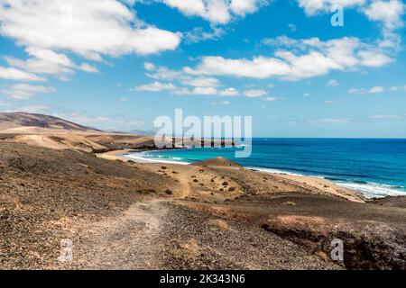 Paesaggio di spiaggia chiamata Caleta del Congrio nel Parco Nazionale di Los Ajaches a Lanzarote, Isole Canarie, Spagna Foto Stock