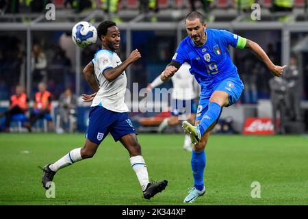 Raheem Sterling d'Inghilterra e Leonardo Bonucci d'Italia durante la UEFA Nations League Una partita di calcio di gruppo 3 tra Italia e Inghilterra a S. Foto Stock