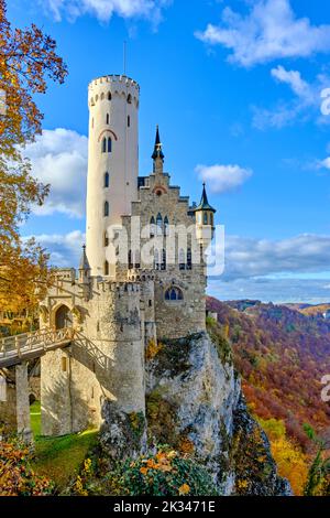 Castello di Lichtenstein, Honau, Alb Svevo, Baden-Württemberg, Germania, Ottobre 24, 2020. Foto Stock